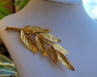 TRIFARI Vintage Textured Oversized Leaf Pin- Gold Tone Large Detailed Leaf Brooch - Statement Brooch - Gift for Her - Nature Jewelry - K#639