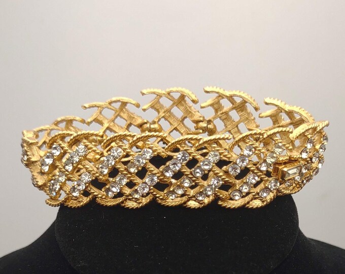 Crown Trifari Vintage Gold Tone Basket Weave Clear Rhinestone Accented