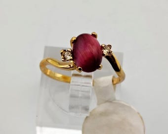 Vintage 18Kt HGE Elegant Maroon/Burgundy Cats Eye Effect Rhinestone Ring US Size 6