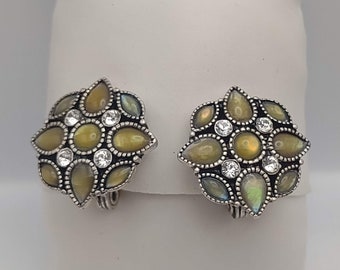 1928 Mfg Co Vintage salvia verde y claro Rhinestone declaración clip en pendientes- pendientes de clip de joyería de traje vintage- regalo bajo 15 K #937