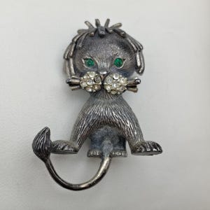 1970s Whimsical Detailed Lion Cub with Rhinestones Pewter Brooch- Vintage Textured Lion Brooch- Whimsical Costume Jewelry Lover Gift K#32