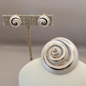 Vintage Swirl Design Matching Pin and Earrings Set - Gold Tone Metal Brooch and Clip-On Earrings with White Enamel Spiral Jewelry Set K#2563