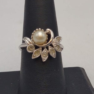 Vintage Avon fausse perle clair strass Fan Fare Swirl déclaration bague-bijou de collection Avon vintage-bijou fantaisie vintage bague