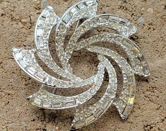 スワロフスキークリスタルトカゲピン - ユニークなゴールドトーンの