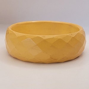 Mustard Yellow Bakelite Bangle Bracelet - Yellow Diamond Cut Vintage Carved Costume Bracelet - Bakelite Jewelry - Bakelite Collector - K#942