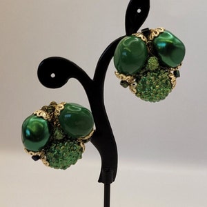 Japan Green Cluster Earrings- Textured Cluster Earrings- Vintage Clip On Earrings- Japan marked Jewelry- Non Pierced Earrings- Crafts