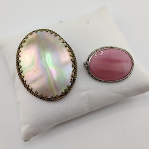 1930s Antique Oval Mother Of Pearl and Pink Glass Brooch Set of 2- Vintage Oval Framed Cabochon Pin Set- Art Deco Geometric Pins K#383
