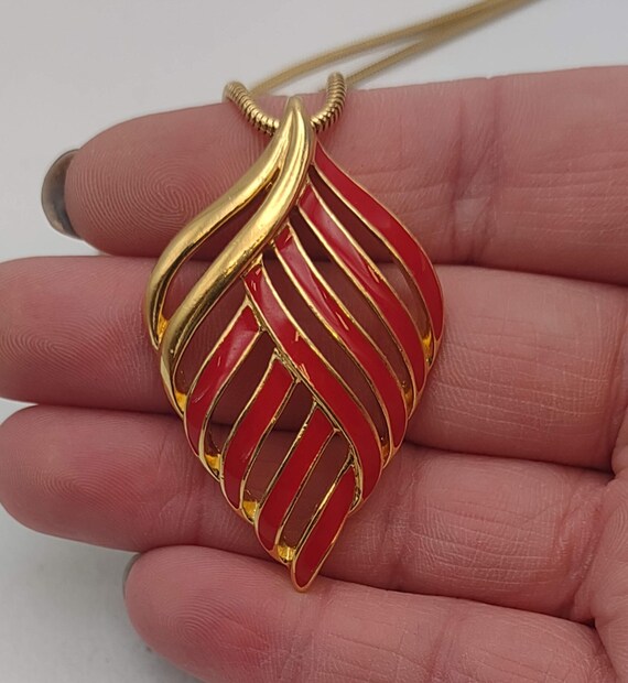 1970s Vintage Trifari Red Enameled Open Work Leaf… - image 10