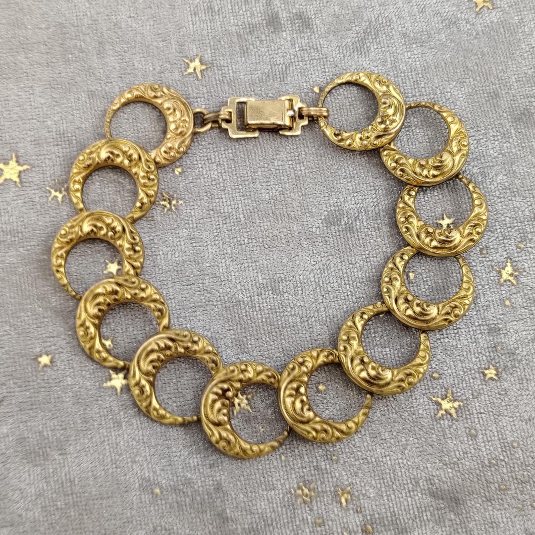 Mellow Moon - Round Link Chain - Forgyldt main image 1