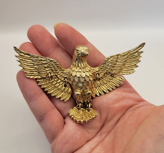 Bird in Flight Pin - Gold Tone Highly Detailed 3D… - image 7