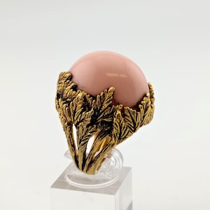 Vintage Signed Pauline Rader Large Pink Cabochon Ring Gold Tone Leaf Adjustable Statement Ring