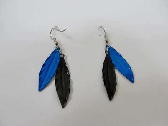 Retro Black and Electric Blue Enameled Metal Feat… - image 4