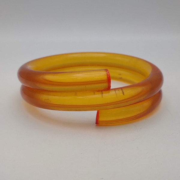 Golden Orange Lucite Coil Bangle Bracelet- Apple Juice Colored Bracelet- Vintage Lucite Spiral Bangle Bracelet- 1960s Fashion Jewelry K#1912