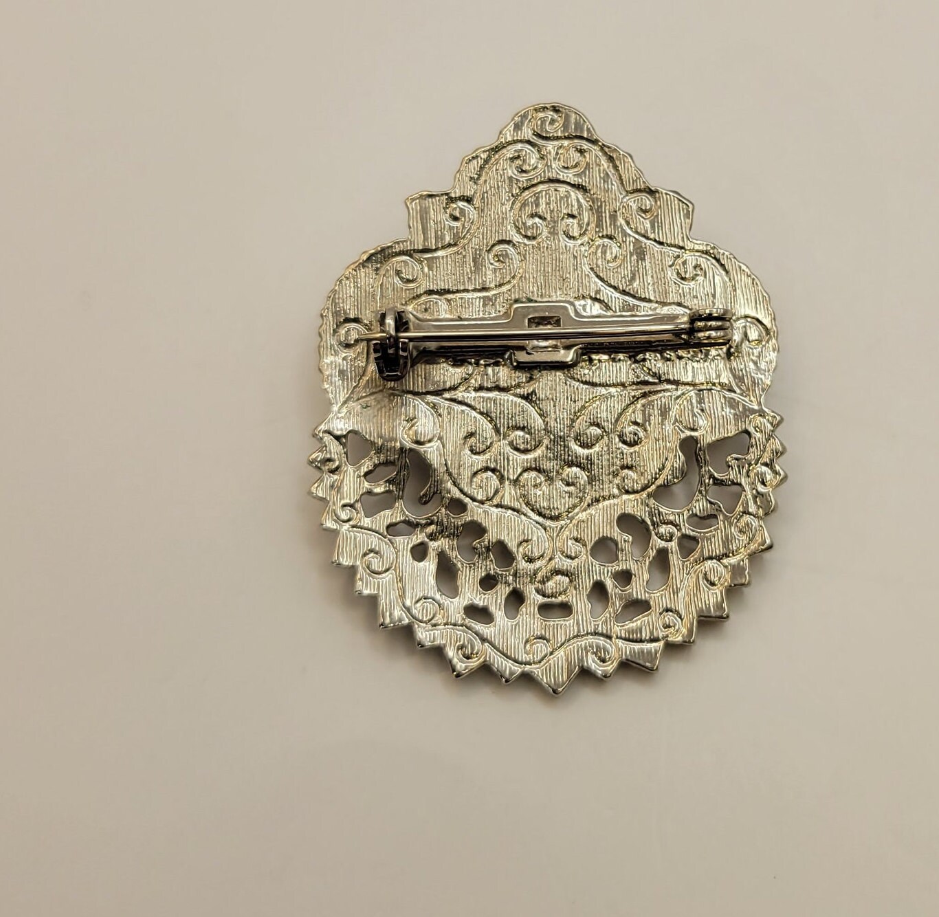 Broche Vintage Style Sud-ouest – Turquoise Et Corail Faux, Filigrane Argenté