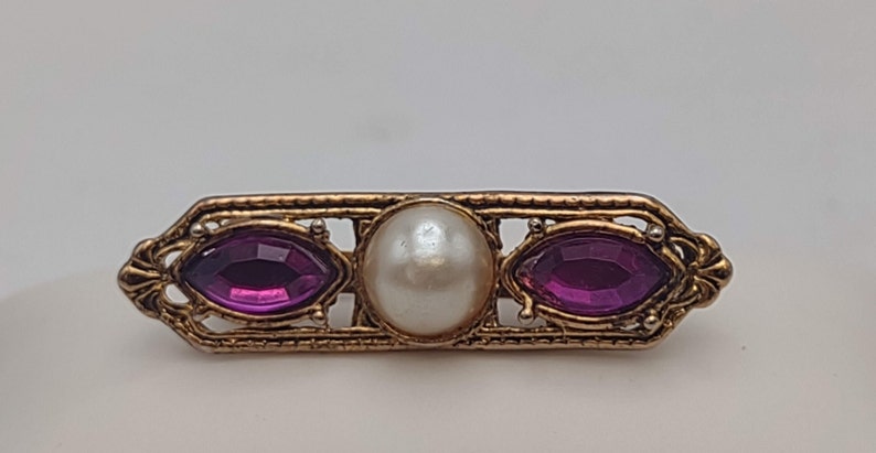 Vintage 1928 Mfg Co Royal Purple and Faux Pearl Cabochon Bar Pin June and February Birthstone Pin Vintage 1928 Costume Jewelry K956 image 2