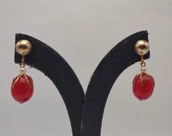 Vintage Moonbeam Lucite Candy Apple Red Dangle Earrings- Screw Back Non Pierced Earrings- Vintage Costume Jewelry- Drop Earrings K#1089