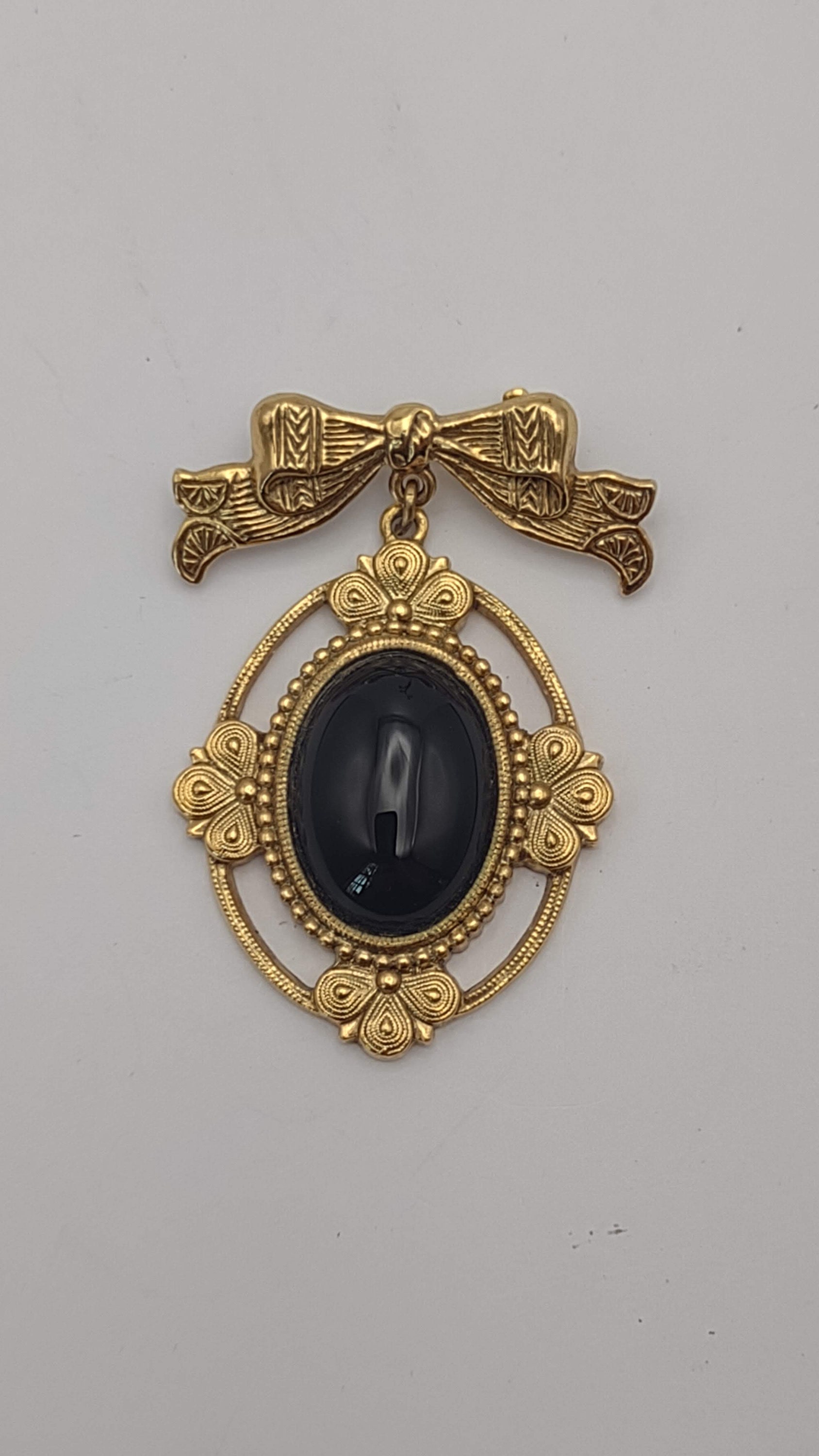 ファッションなデザイン 1928 Mfg Co Vintage 1928 Brooch Hanging Pin Gothic Style アクセサリー