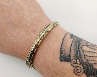 Vintage Whiting & Davis Gold-Tone Hinged Bangle Bracelet Detailed Design Safety Chain