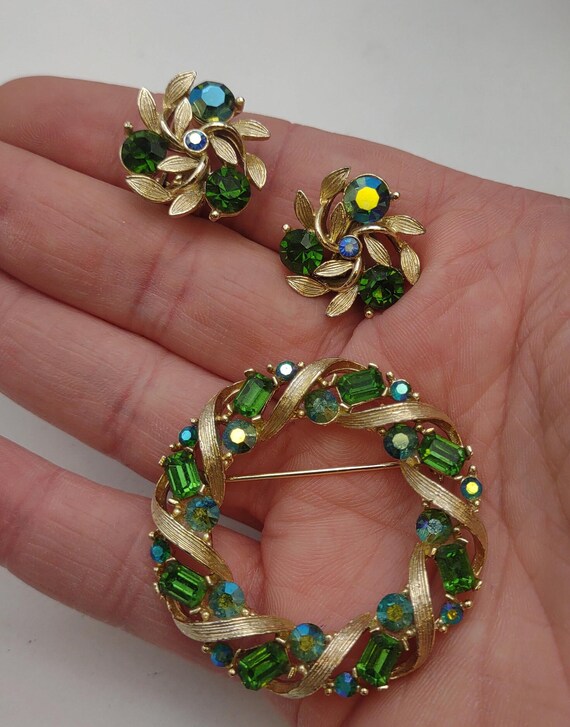 Vintage Lisner Green Iridescent Jewelry Set- Spar… - image 10