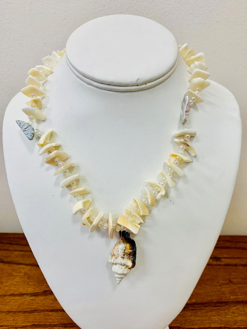 Vintage Beaded Shell Necklace Item K # 665