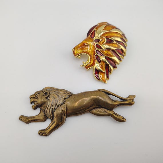 Vintage Lion Brooch Set – Enameled Head & Brass Lion