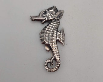 Adorable Sterling Silver Seahorse Brooch- Silver Sea Creature Jewelry- Ocean Themed Jewelry- Detailed Silver Seahorse Pin- Marine FIsh K#876