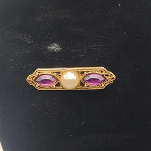 Vintage 1928 Mfg Co Royal Purple and Faux Pearl Cabochon Bar Pin June and February Birthstone Pin Vintage 1928 Costume Jewelry K956 image 9