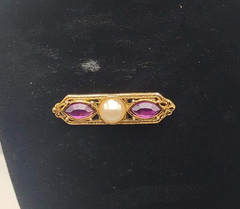 Vintage 1928 Mfg Co Royal Purple and Faux Pearl Cabochon Bar Pin June and February Birthstone Pin Vintage 1928 Costume Jewelry K956 image 9