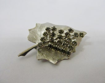 Vintage Gray Prong Set Rhinestone Leaf Pin Item K # 1188