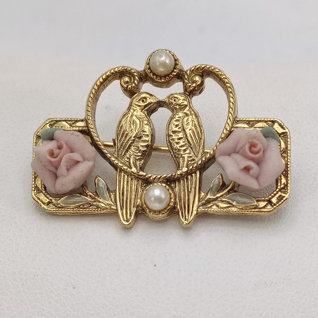 1928 Mfg Co Two Love Birds Pin With Petite Pink Porcelain Roses and ...