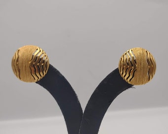 Pendientes de clip redondos chapados en oro con onda texturizada Vintage Crown Trifari de la década de 1960- Joyería Trifari de corona rara- Regalo de coleccionista de joyas para su K#910