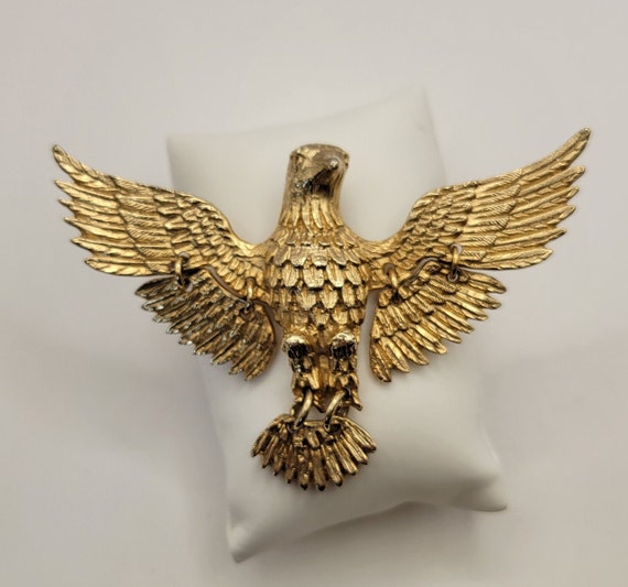 Bird in Flight Pin - Gold Tone Highly Detailed 3D… - image 8