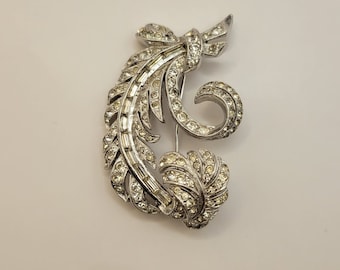 Vintage Sparkling Rhinestone Feather Pin- Ornate Swirling Leaf Brooch or Pendant- Rhinestone Feather Detailed Lapel Pin- Gift for Her- K#389