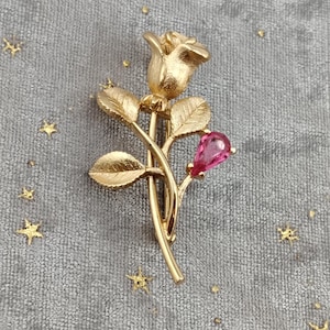 Vintage Avon Gold Tone Rose Brooch Pin- Classic Floral Jewelry- October Birthstone Birthday Gift Idea- Elegant Flower Lapel Pin K#831