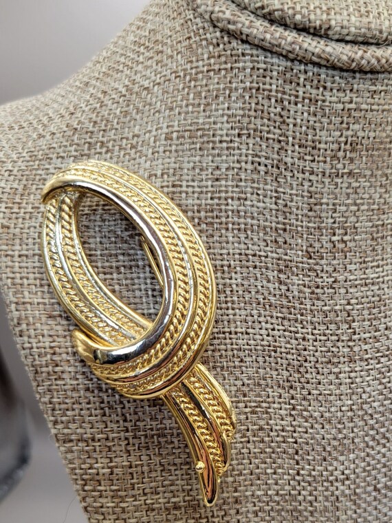 Vintage Texture Overlapping Loop Design Pin - Gol… - image 3