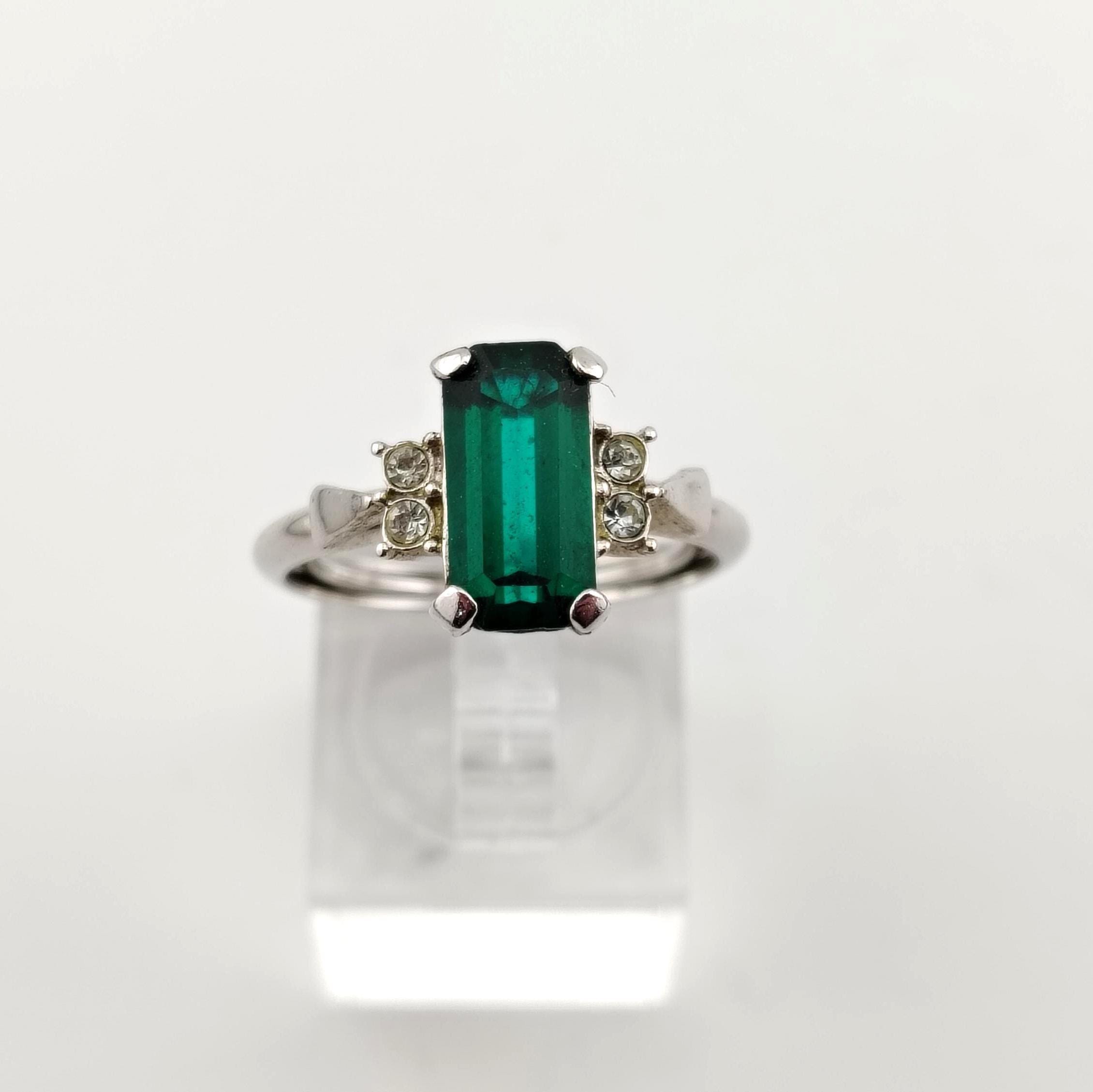 AVON ヴィンテージ リング エメラルドグリーンストーン 14号 AVON