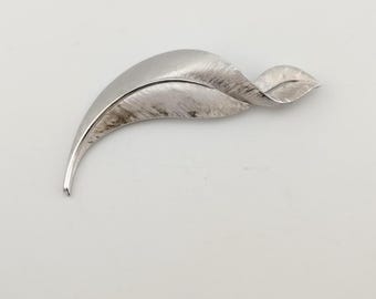 Vintage Trifari Twisted Silver Textured Leaf 1960s Brooch Collectible Designer Estate Jewelry