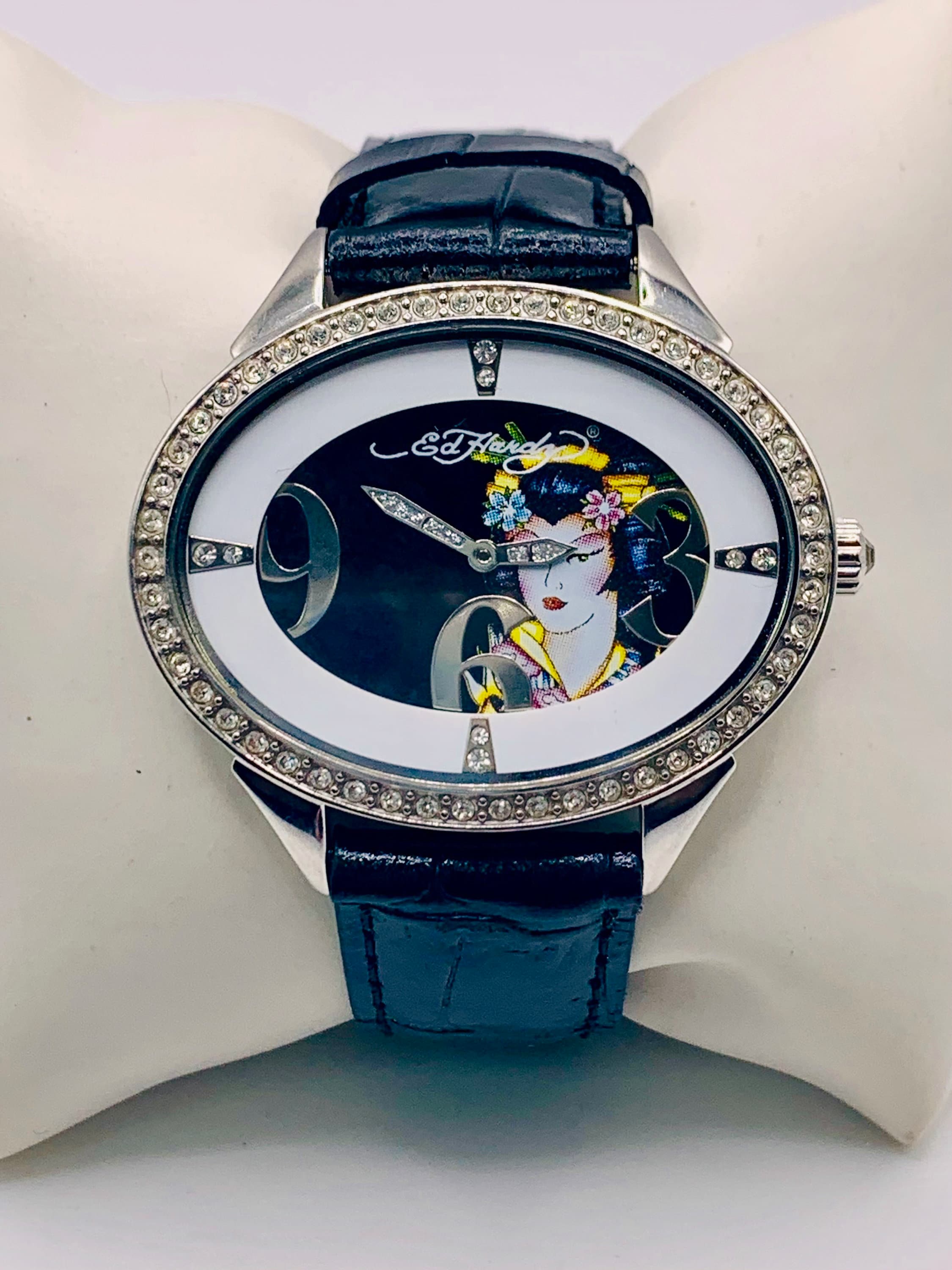 ED HARDY Beautiful Crystal Geisha Design Watch Item K # 316