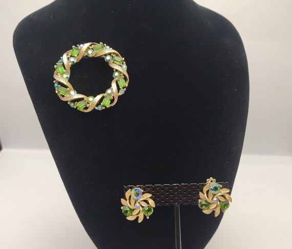 Vintage Lisner Green Iridescent Jewelry Set- Spar… - image 1