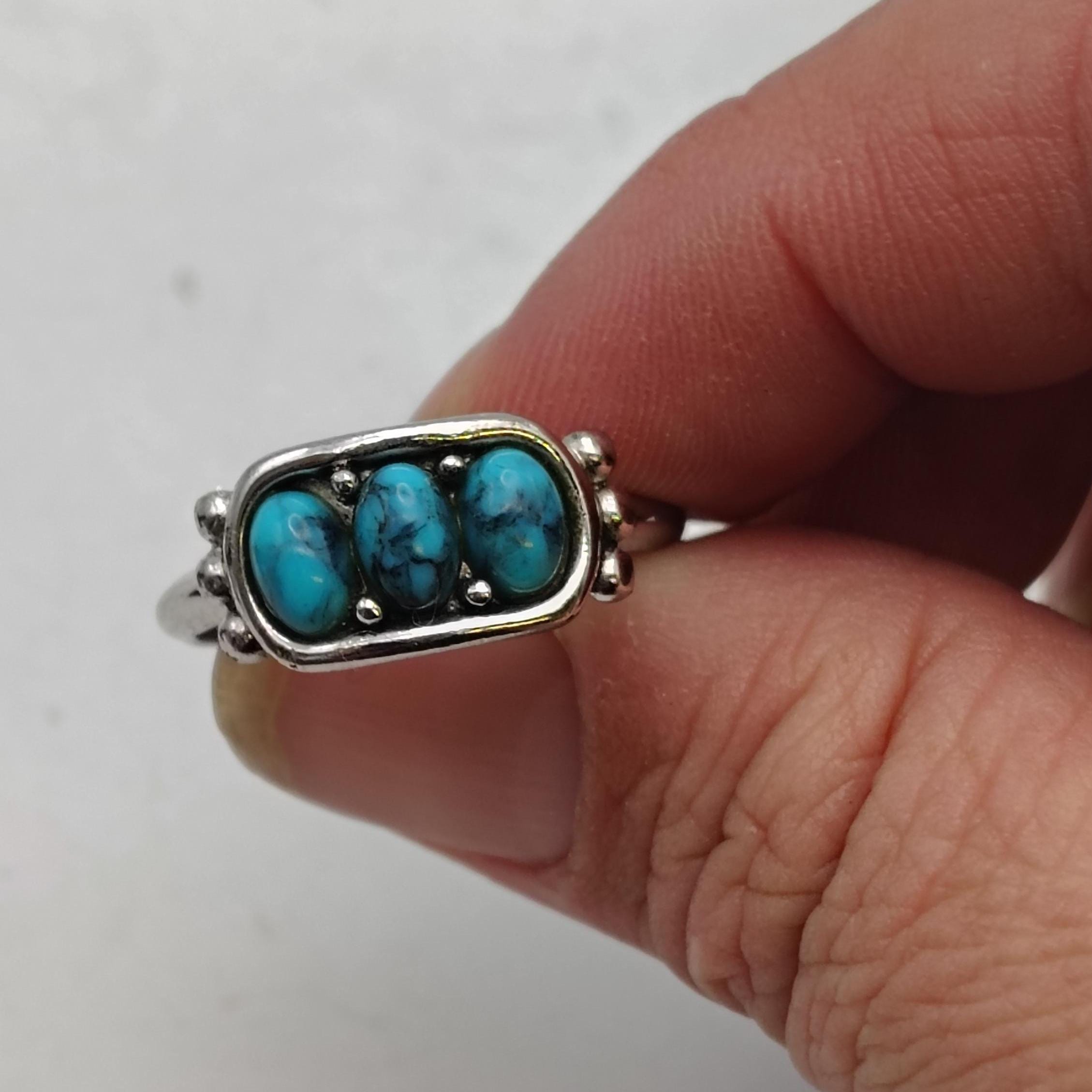 Vintage Avon Faux Turquoise Ring – 1970s Silver Tone 