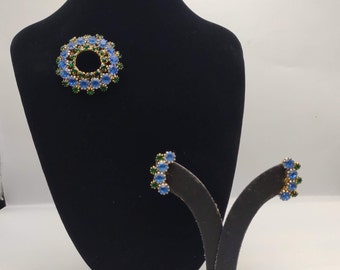 Vintage 1950s Prong Set Green and Blue Rhinestone Circle Brooch and Matching Earrings Costume Jewelry Set- Screw Back Earrings K#509