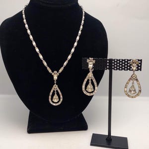 Pendientes colgantes vintage con forma de lágrima brillante y cristales de imitación a juego, con collar - Joyería de diseño para fiesta de graduación K#810
