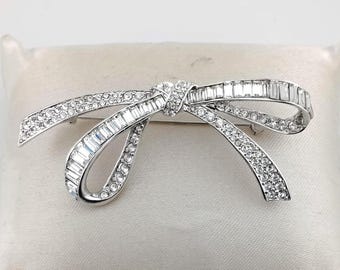 Vintage Nolan Miller Signed Clear Crystal Bow Brooch Silver Tone Multi Cut Rhinestone Statement