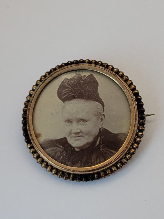 Antique Portrait Pin- Victorian Woman- Victorian J