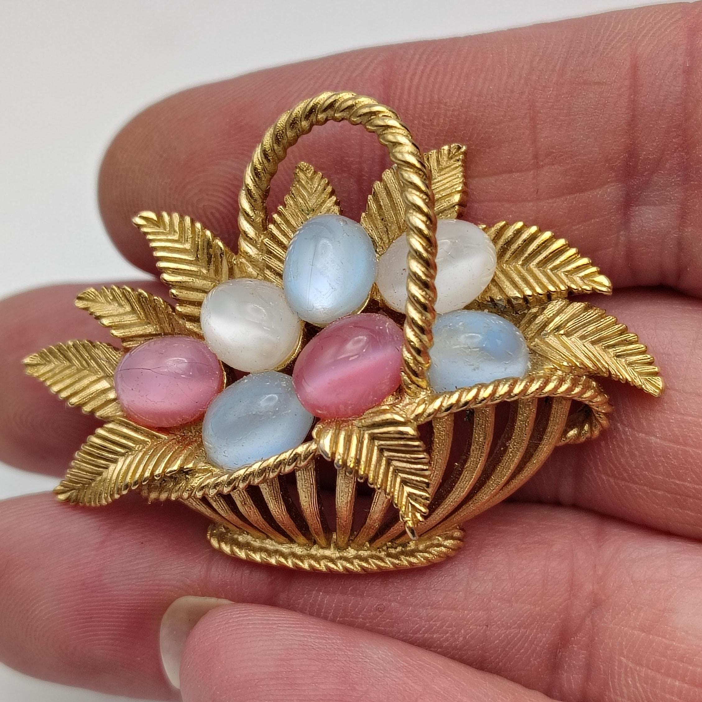 1960s Crown Trifari Oval Shaped Pastel Glass Moonstone 1960s Crown Trifari Oval Shaped Pastel Glass Moonstone