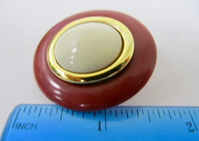Vintage Oval Cinnamon and Cream Colored Plastic Oval Earrings Item K # 3249