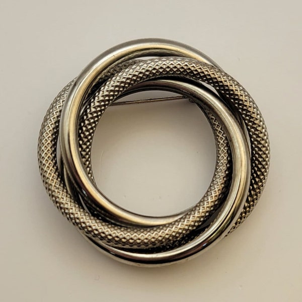 Vintage Textured Interlocking Circle Pin- Twisted Silver tone Circles Pin- Interlocking Rings Brooch- Intertwined circles brooch K#269