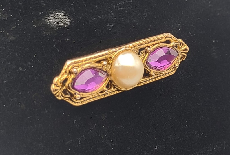 Vintage 1928 Mfg Co Royal Purple and Faux Pearl Cabochon Bar Pin June and February Birthstone Pin Vintage 1928 Costume Jewelry K956 image 10