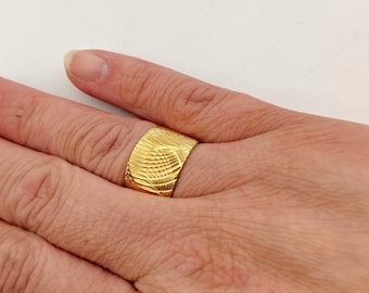 Vintage Gold-Tone Wide Tapered Geometric Diamond-Cut Adjustable Ring