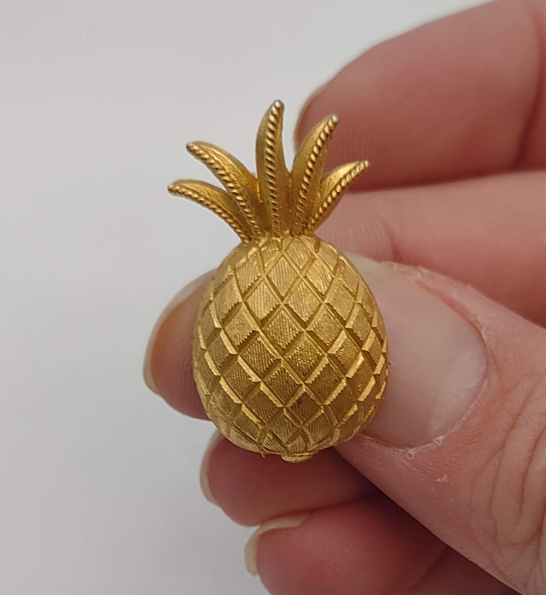 新品✨NEW TOP CHARM PINEAPPLE V-512982909_0_565.jpg?pristine